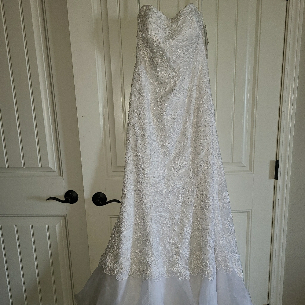 Galina Signature Size 8 Wedding dress